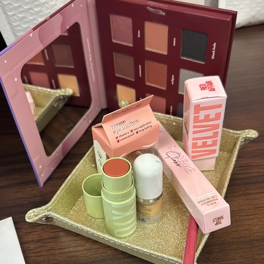 Gina’s glam makeup bundles - Picture 6 of 12